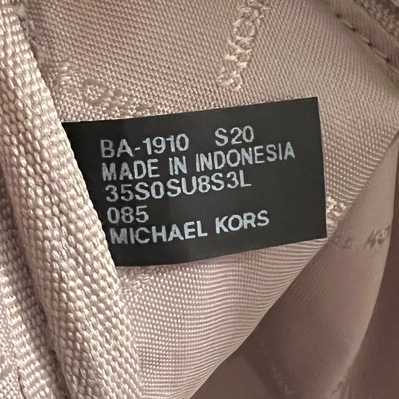 Michael Kors white Hanover bag, crossbody or regular carry. - Picture 4 of 7